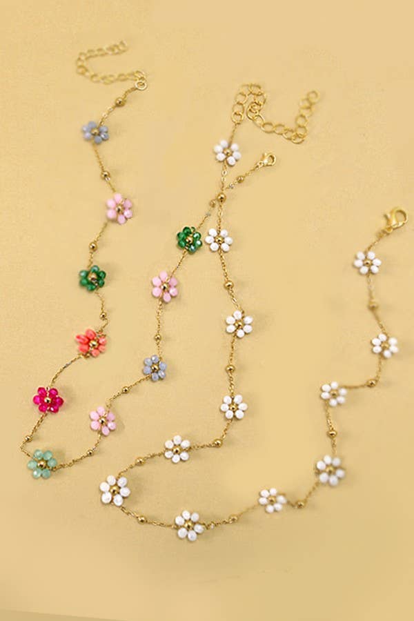 SUMMER MULTI BEADED FLOWER CHARM NECKLACE | 40NK308: White