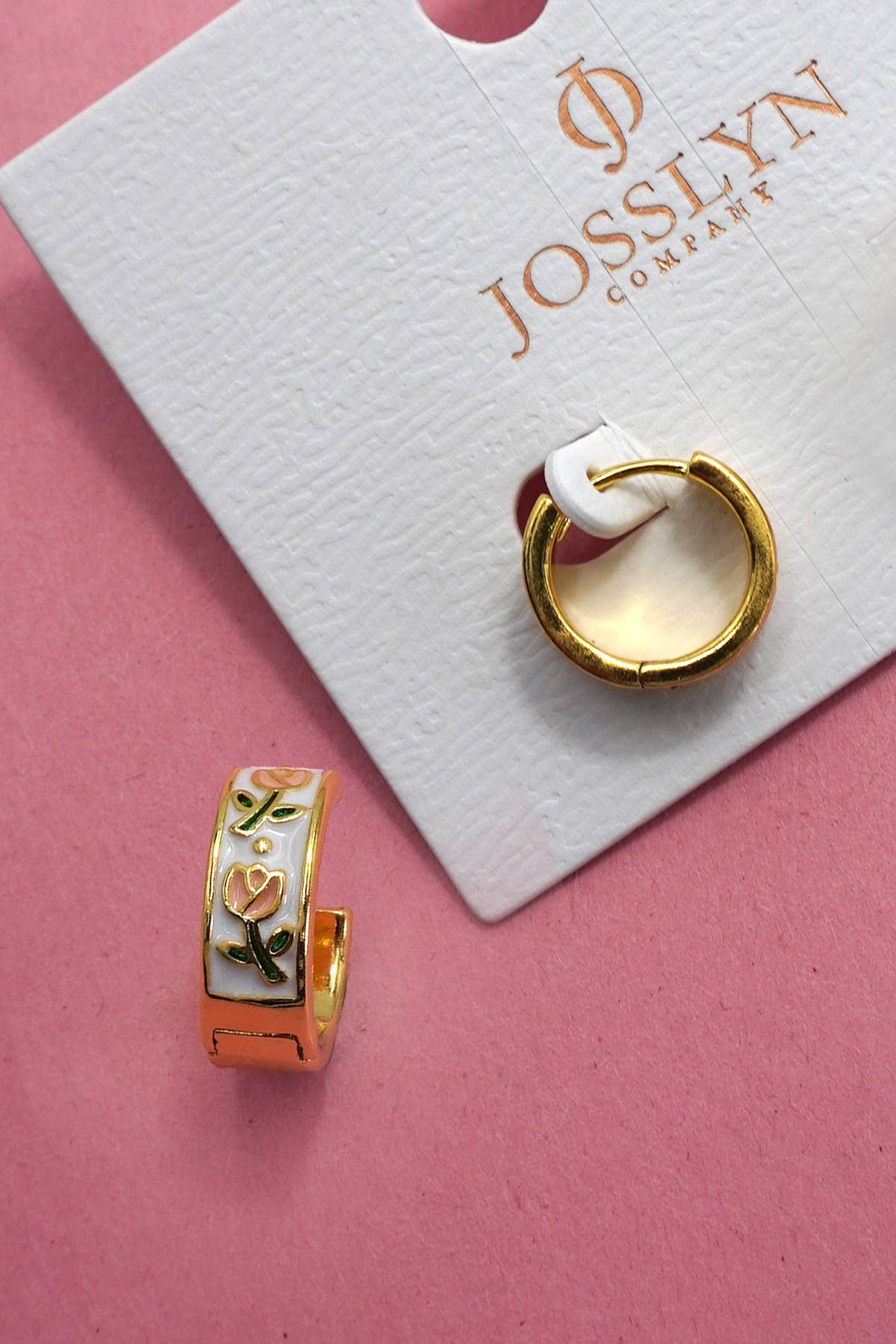 VINTAGE CLOISONNE FLORAL HUGGIE HOOP EARRINGS | 40E357: GOLD