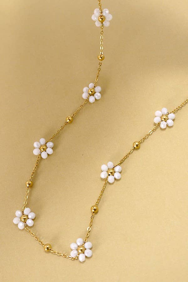 SUMMER MULTI BEADED FLOWER CHARM NECKLACE | 40NK308: White