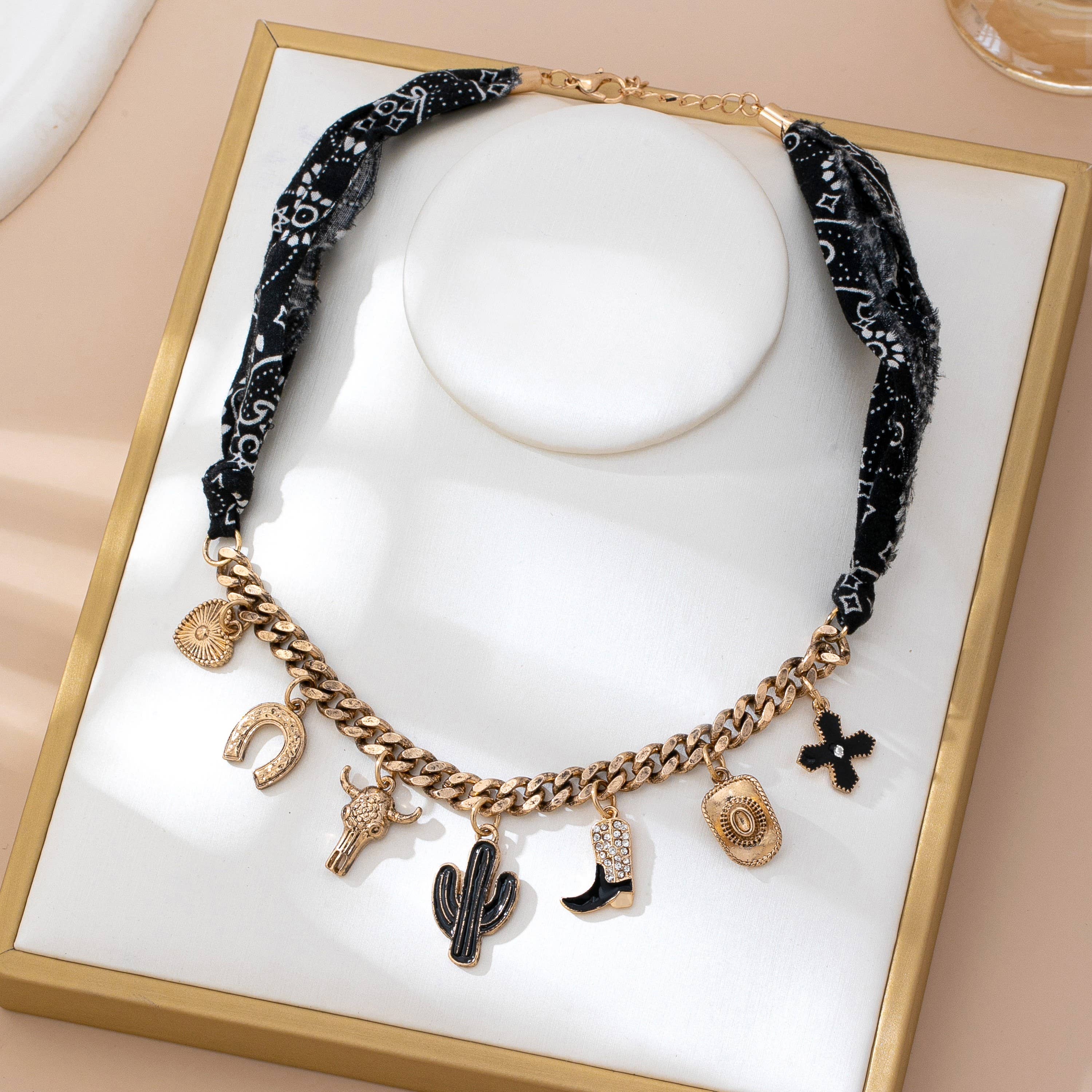 CHARM ANIMAL SCARF NECKLACE-WESTERN CROSS BOOT HAT |80N92703: GOLD