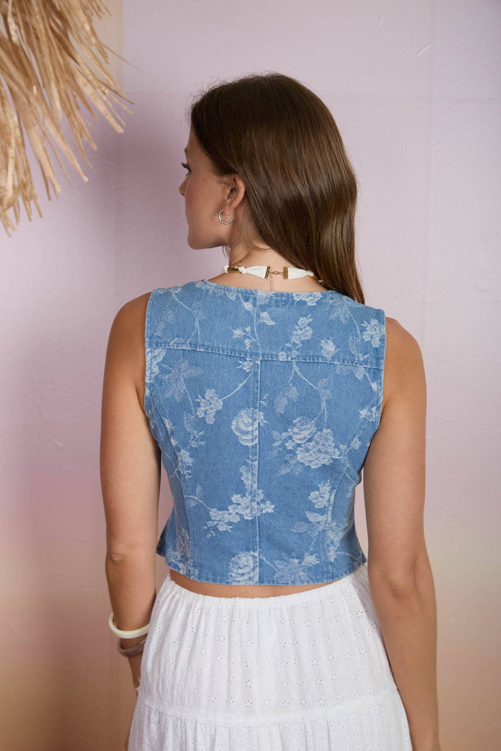 FLORAL JACQUARD BUTTON DOWN DENIM VEST: DENIM