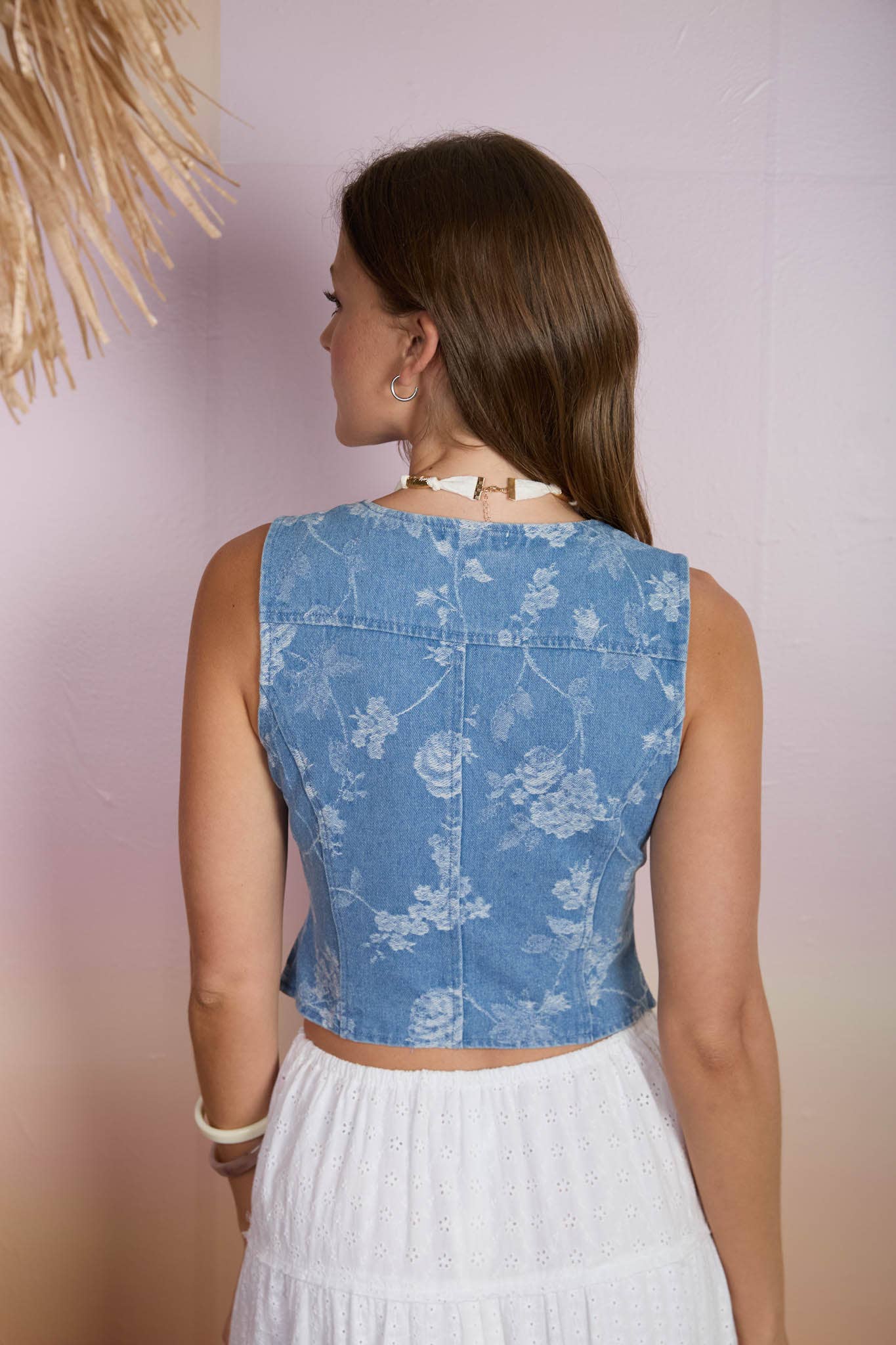 FLORAL JACQUARD BUTTON DOWN DENIM VEST: DENIM