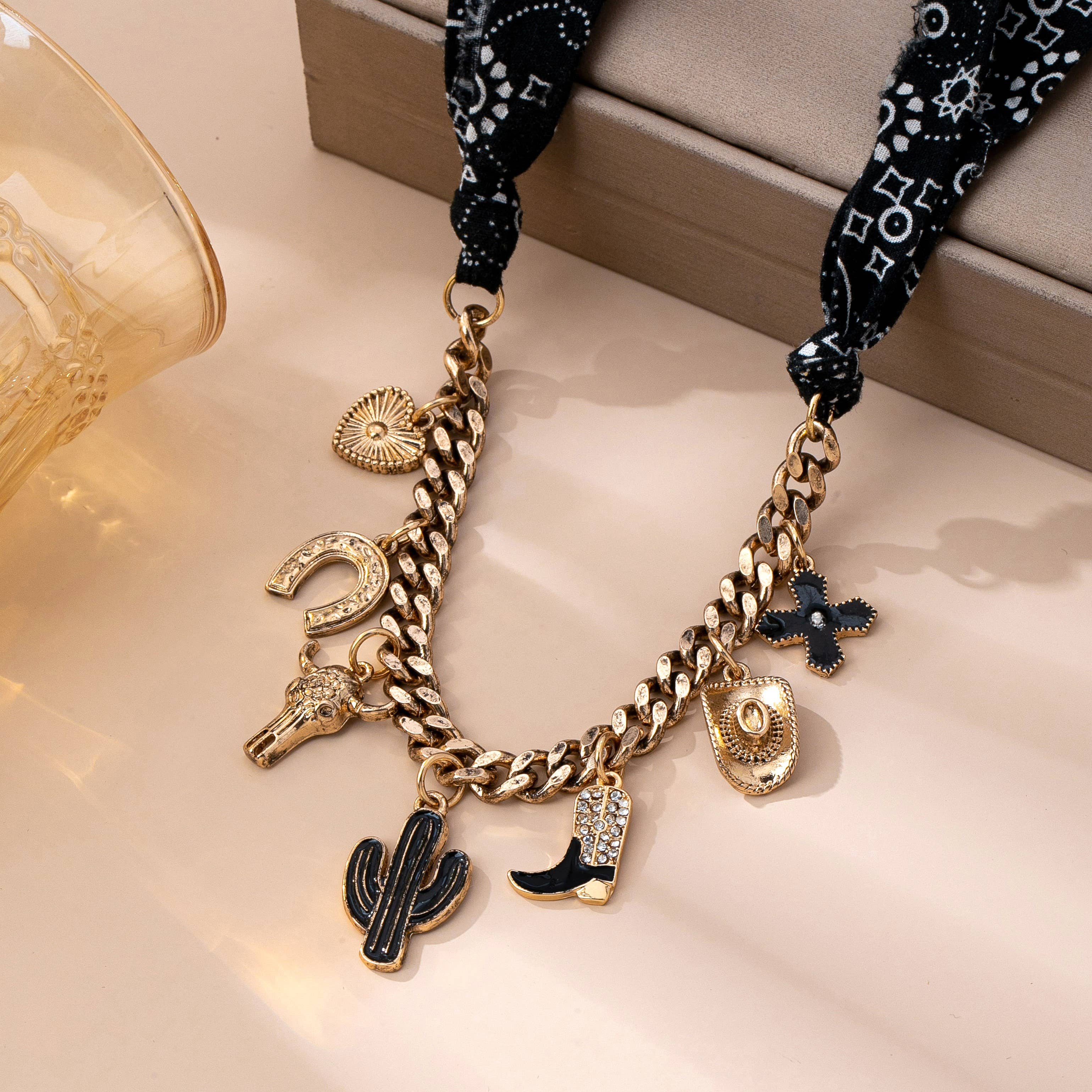 CHARM ANIMAL SCARF NECKLACE-WESTERN CROSS BOOT HAT |80N92703: GOLD