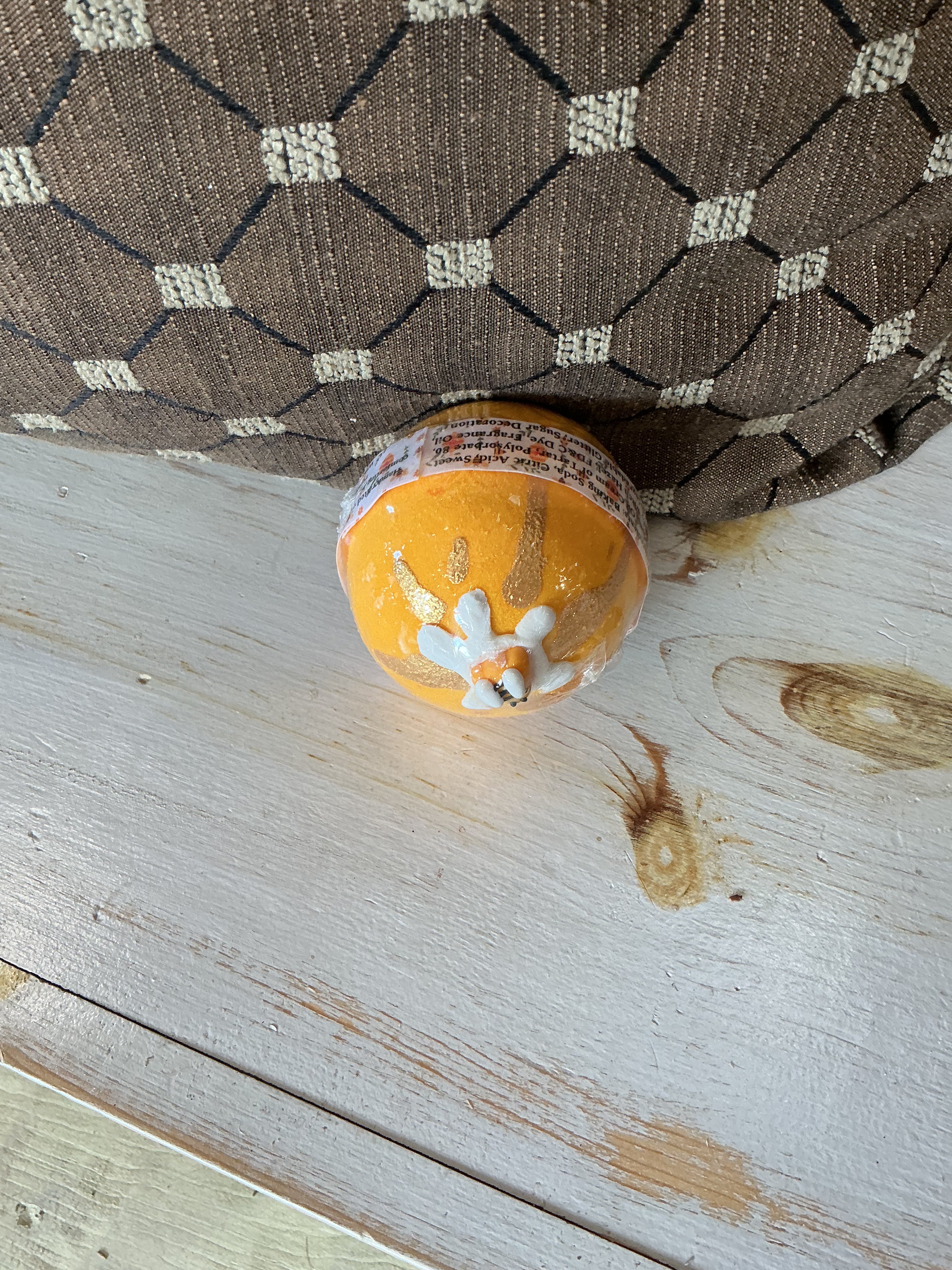 Honeybee bath bomb