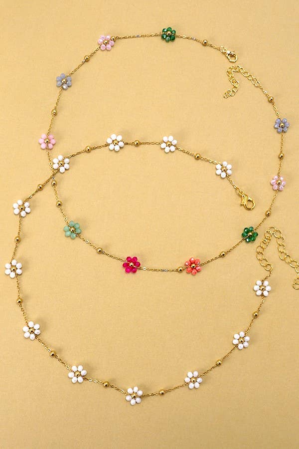 SUMMER MULTI BEADED FLOWER CHARM NECKLACE | 40NK308: White