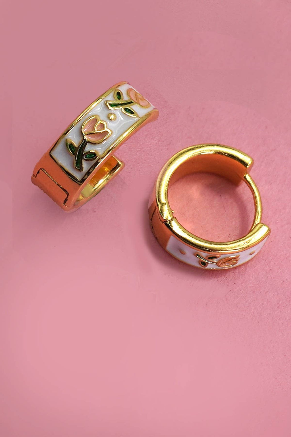 VINTAGE CLOISONNE FLORAL HUGGIE HOOP EARRINGS | 40E357: GOLD