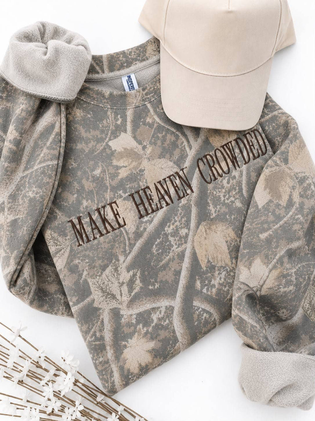 Make Heaven Crowded Embroidered Camo Sweatshirt : M